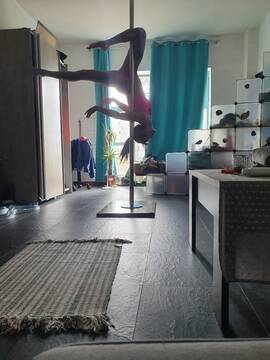 pole acrobatic